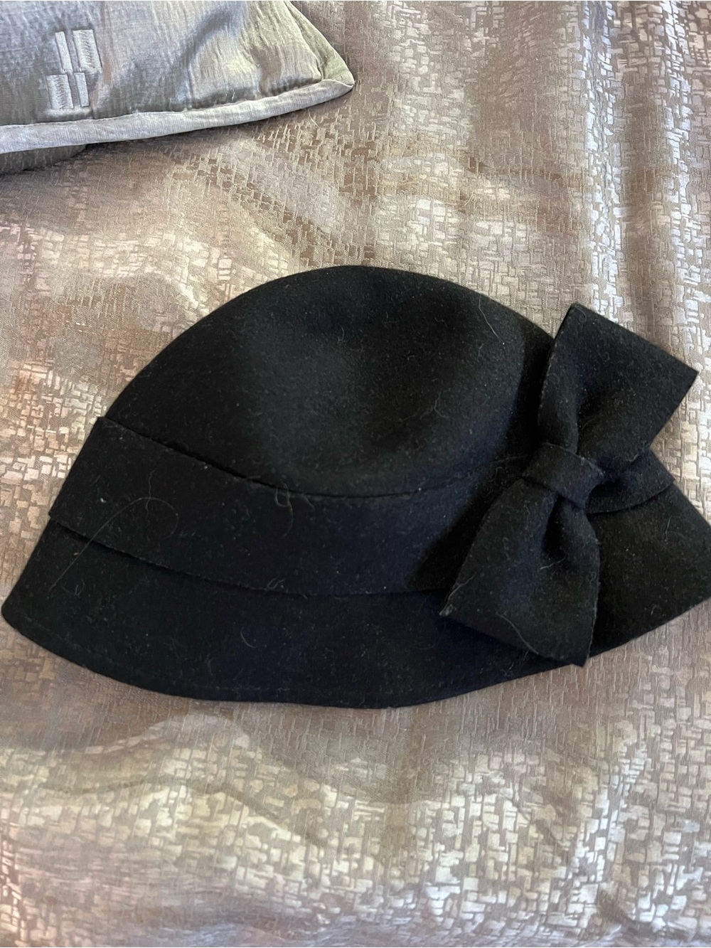 Women’s Black Wool Bow Cloche Hat